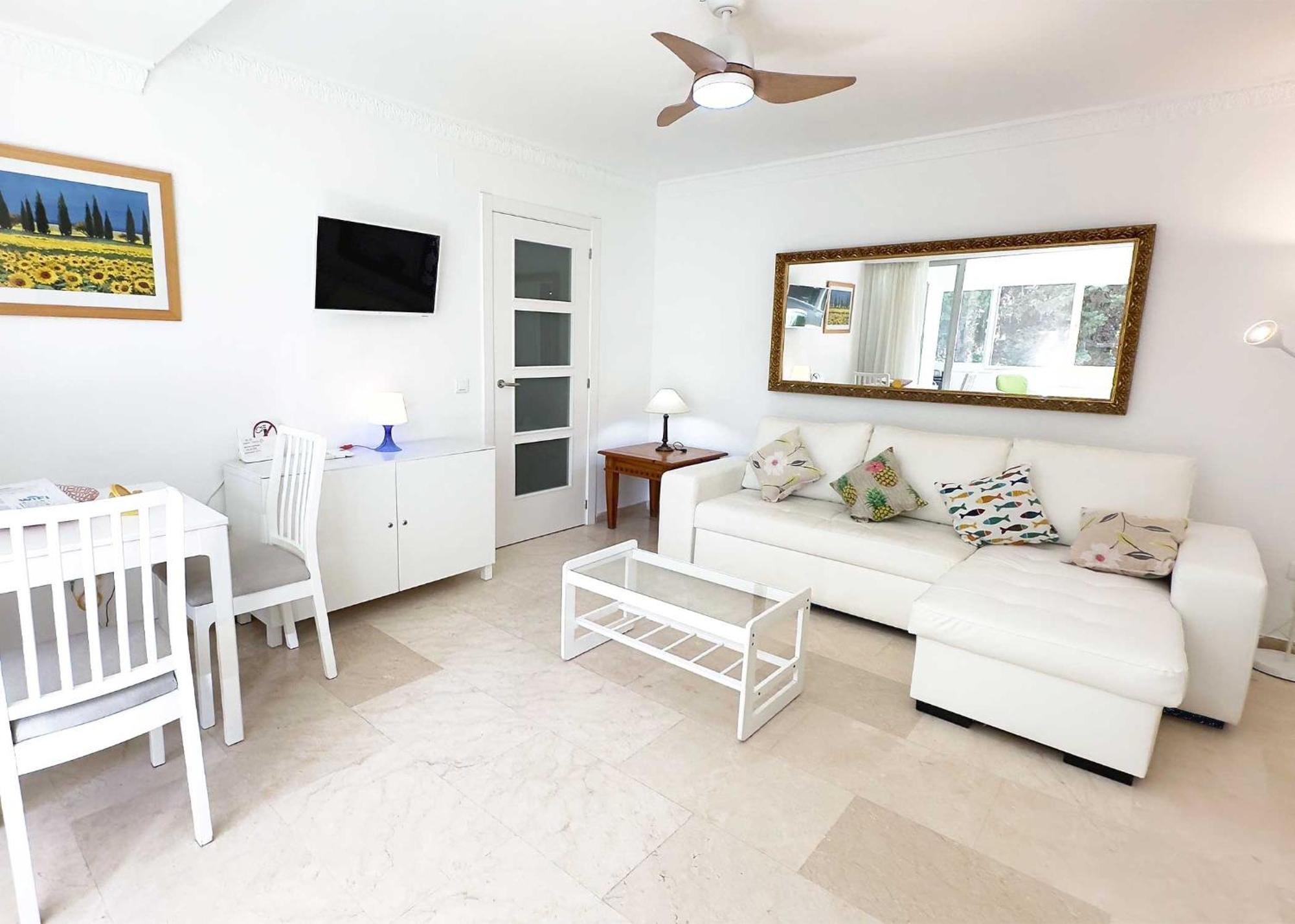 1 Bedroom Second Line Beach- Parque Building * Marbella