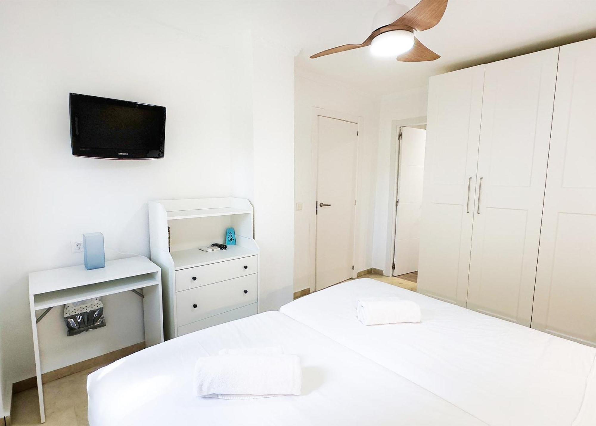 1 Bedroom Second Line Beach- Parque Building Appartement Marbellac