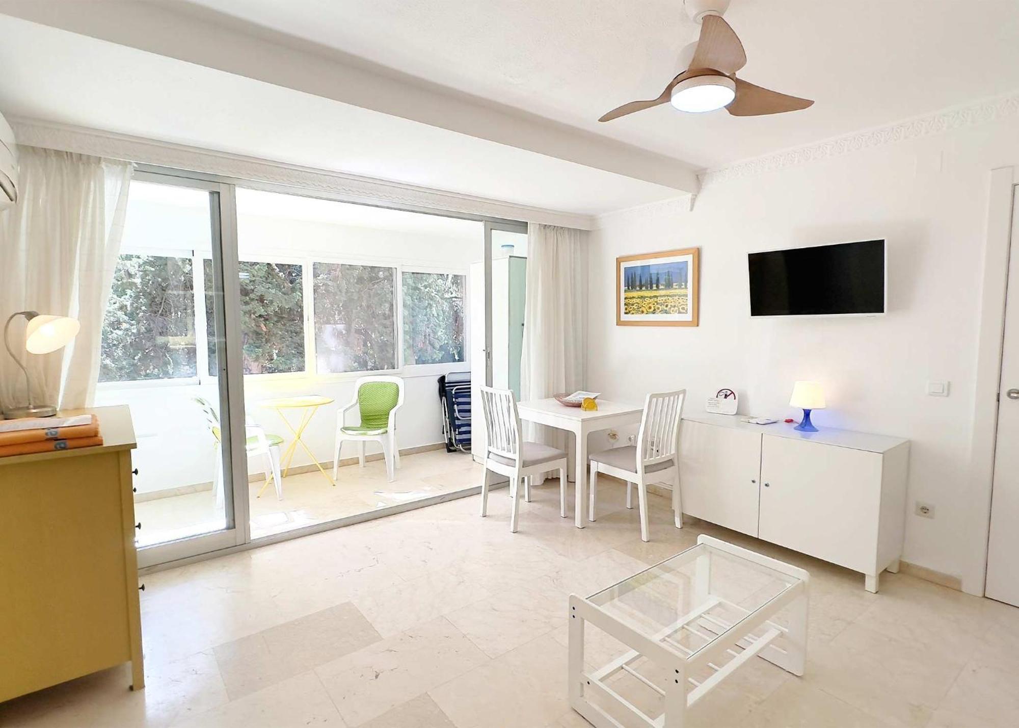 1 Bedroom Second Line Beach- Parque Building *